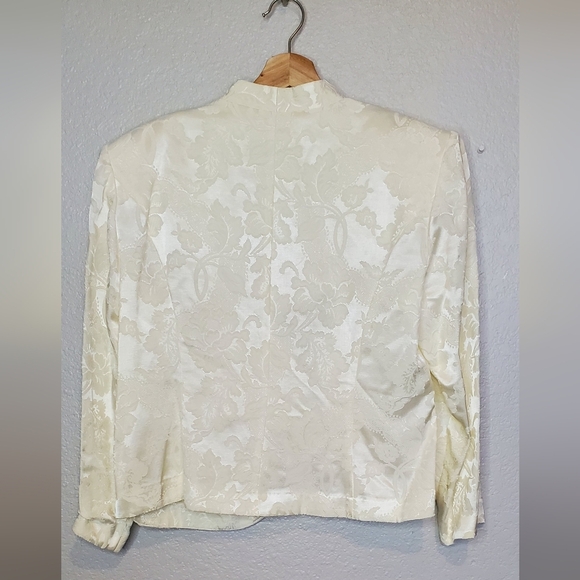 Nah Nah Collection Ivory Brocade Embellished Dressy Fitted Jacket Size 18W - Picture 7 of 8